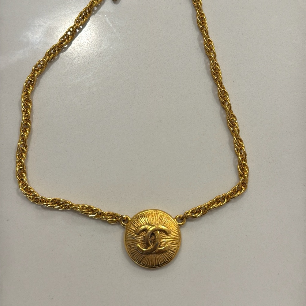 CHANEL pendant Necklace